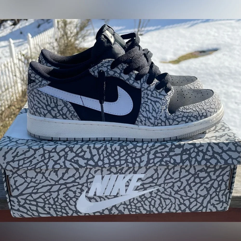 Air Jordan 1 Retro Low OG - Picture 1 of 3